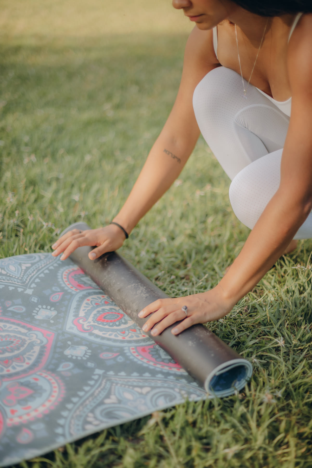 Preparando o tapete de yoga